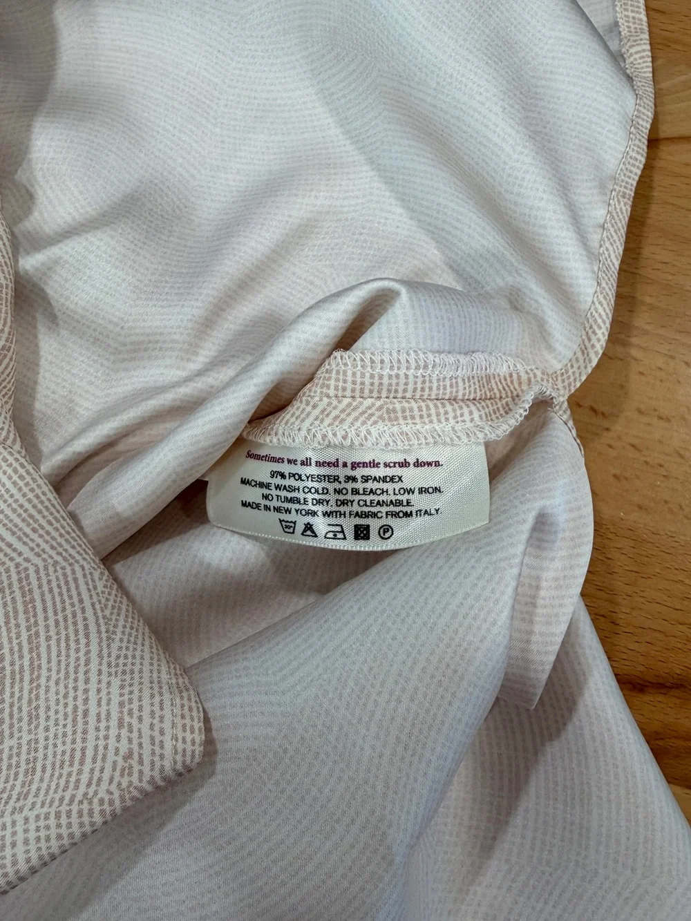 MM Lafleur Bourgeois Blouse Size Small Beige Drape Split Front Silky Line Print
